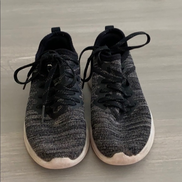 Puma Girls Shoes - Picture 1 of 4